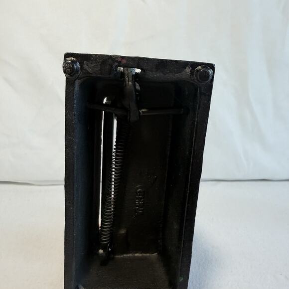 VTG Mechanical Cast Iron Jumping Monkey Coin Bank Works and in Good Condition!! - Picture 7 of 9